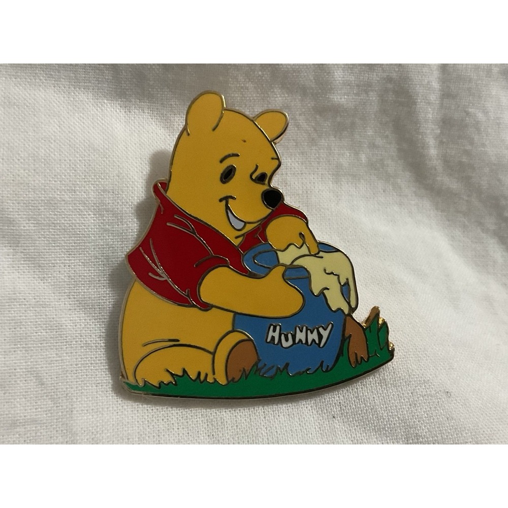 Disney trading pin 1479 Winnie The Pooh eating from a "Hunny" pot 2007